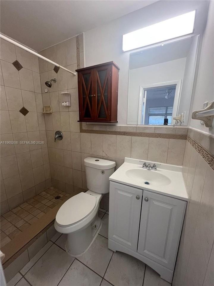 2010 N 61st Ave #0 - Photo 6 of 8