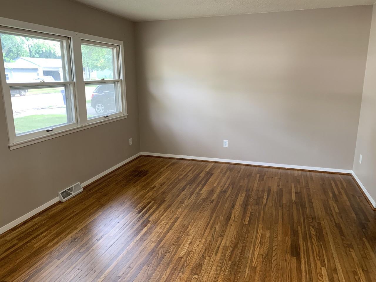 513 W Clark St #1 - Photo 4 of 30