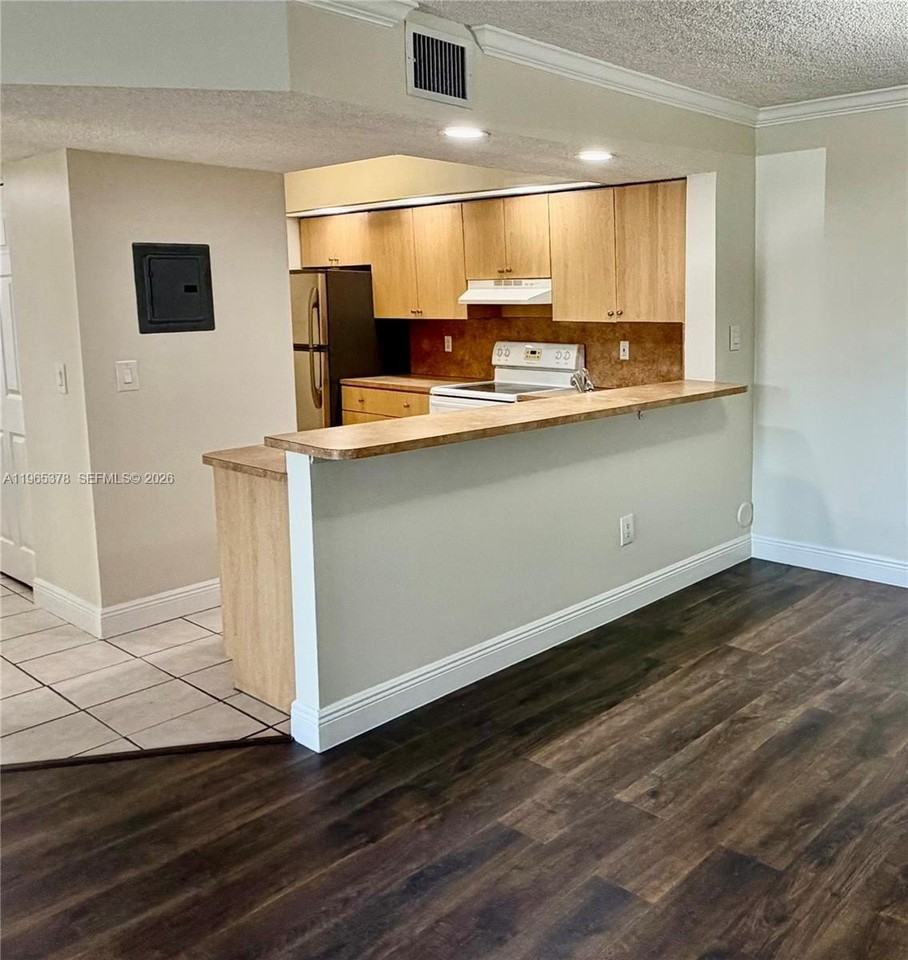 18810 Nw 57th Ave #109 - Photo 4 of 13