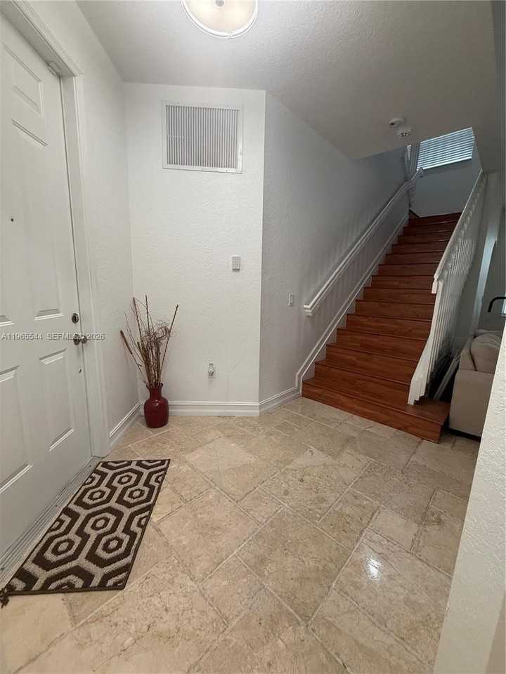 3910 Ne 13th Dr #3910 - Photo 4 of 15