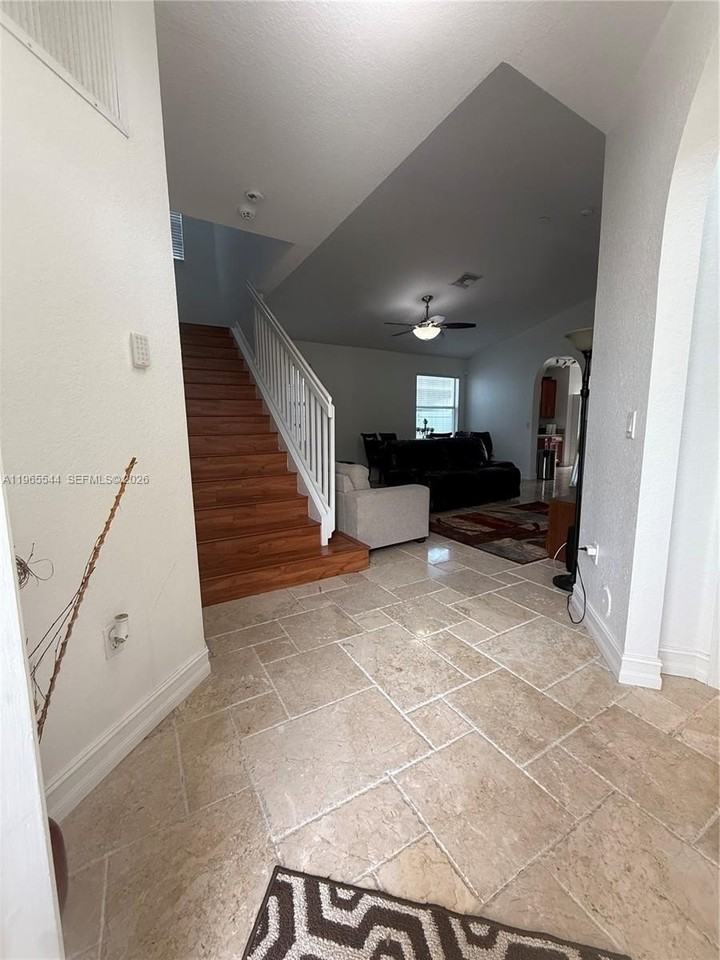 3910 Ne 13th Dr #3910 - Photo 6 of 15