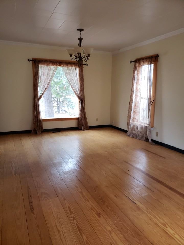 915 E 6th St #1 - Photo 3 of 41