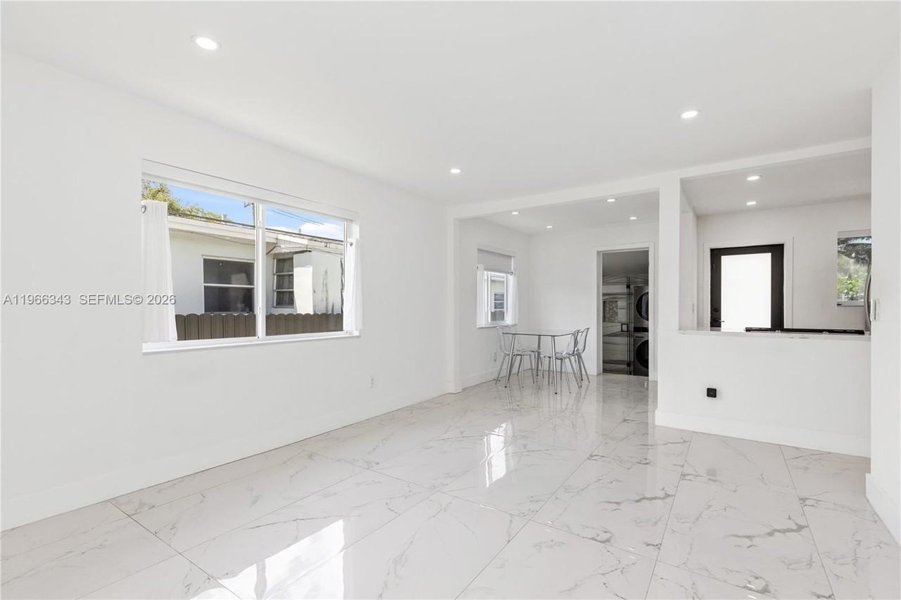 3381 Florida Ave - Photo 4 of 44