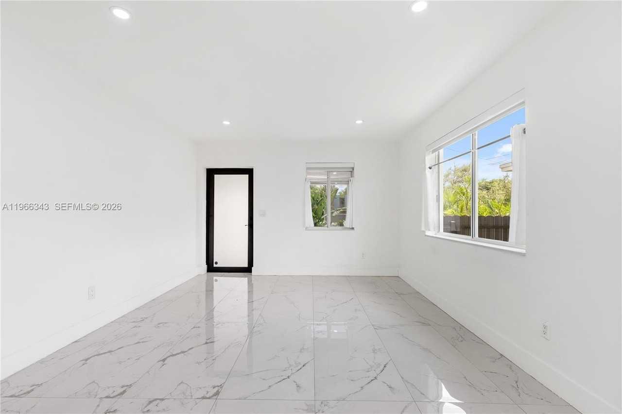 3381 Florida Ave - Photo 6 of 44