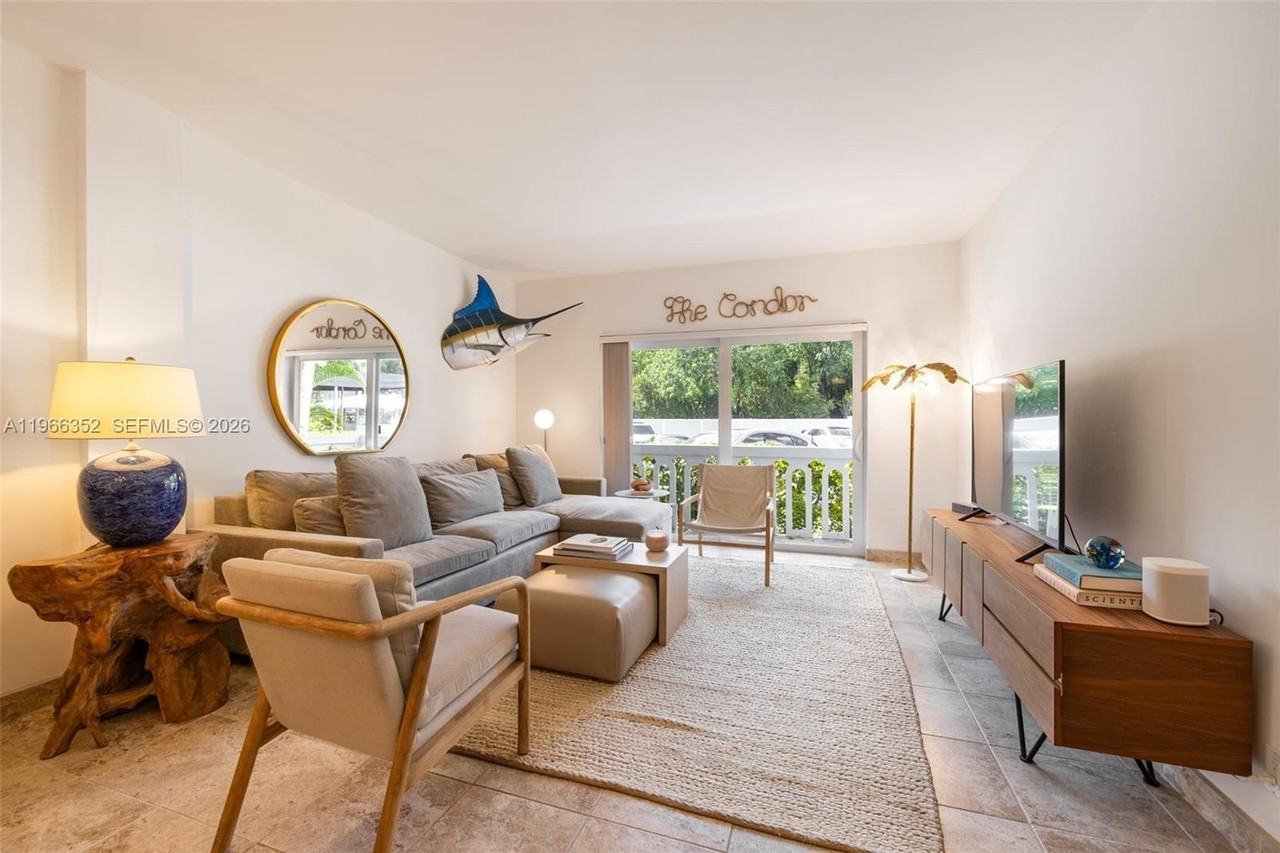 100 Edgewater Dr #104