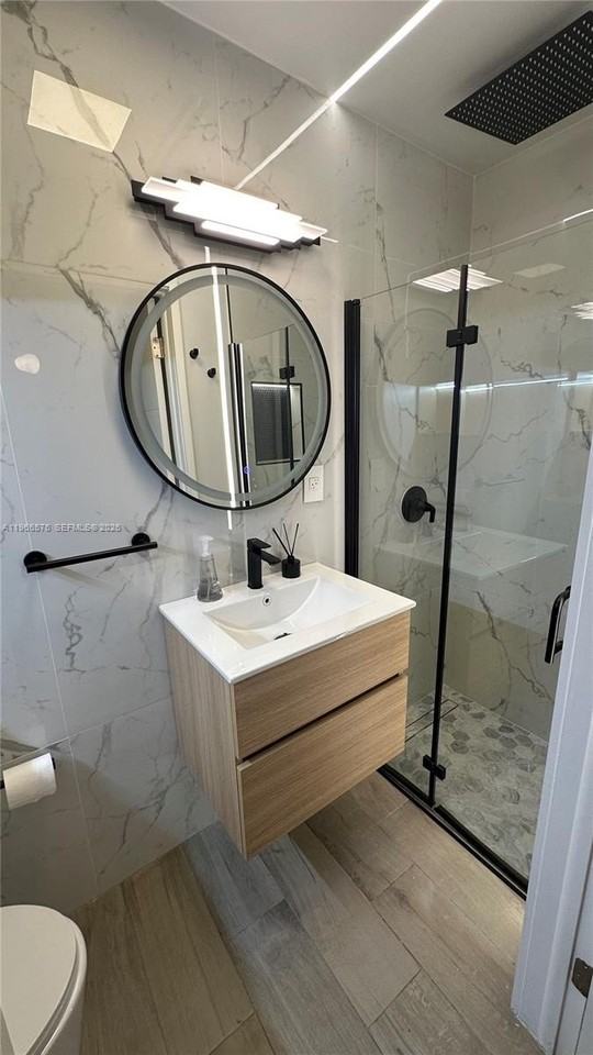 3063 Center St #15 - Photo 4 of 16