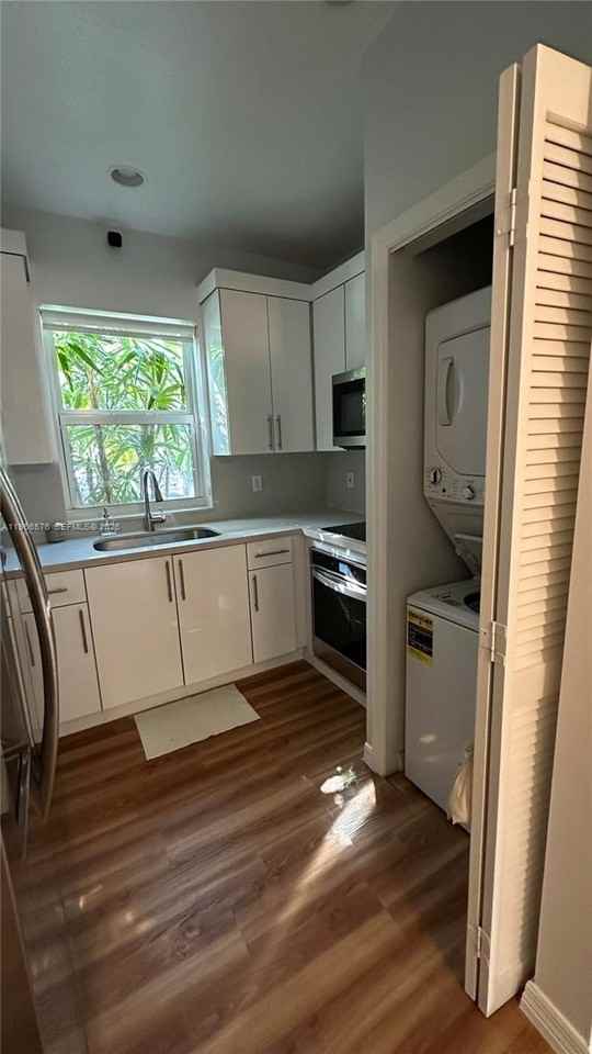 3063 Center St #15 - Photo 5 of 16