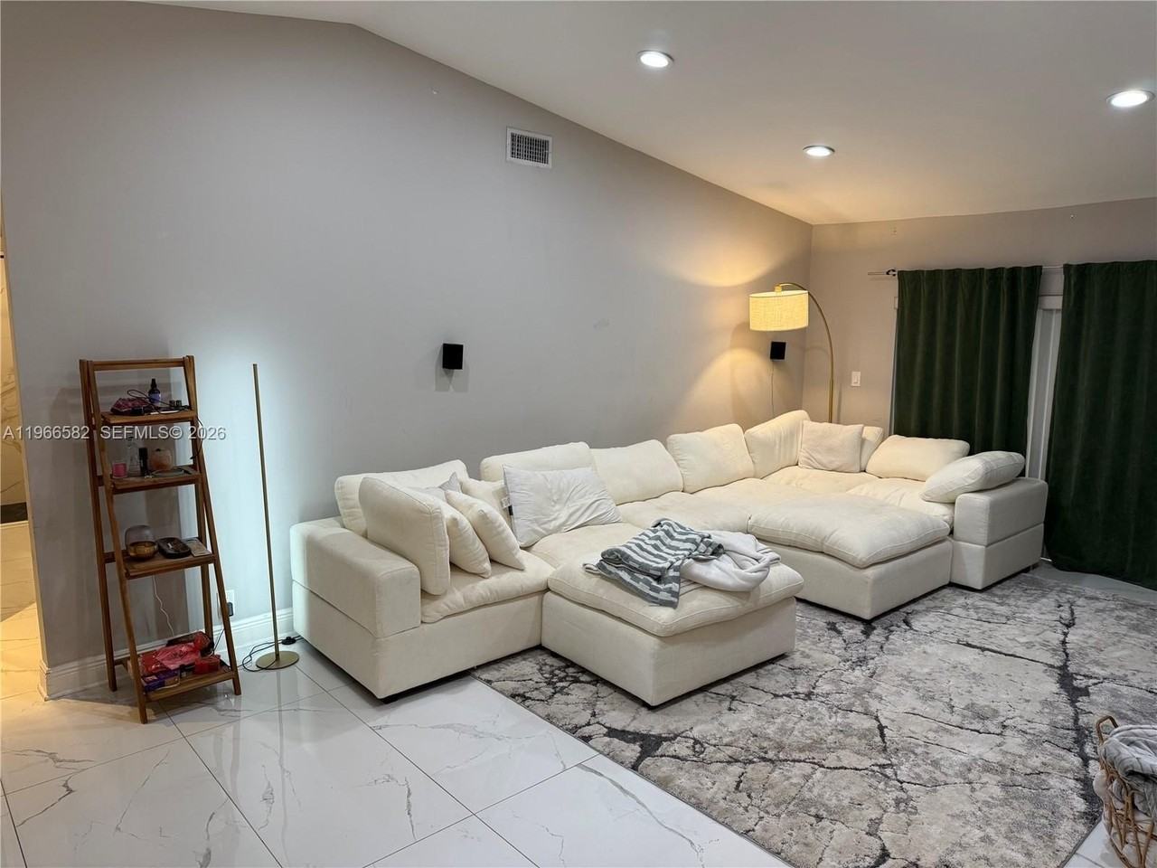 20888 Sugarloaf Ln - Photo 4 of 25