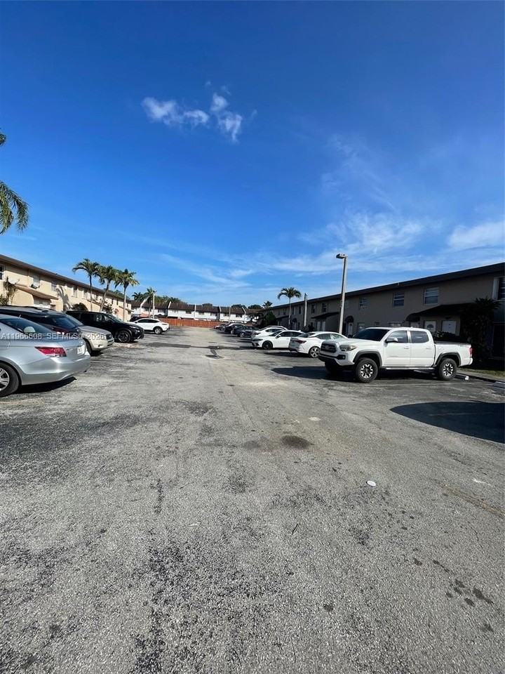 15280 Sw 80th St #15 - Photo 3 of 27