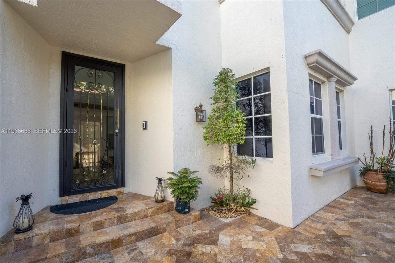 7875 Nw 110th Dr - Photo 2 of 50