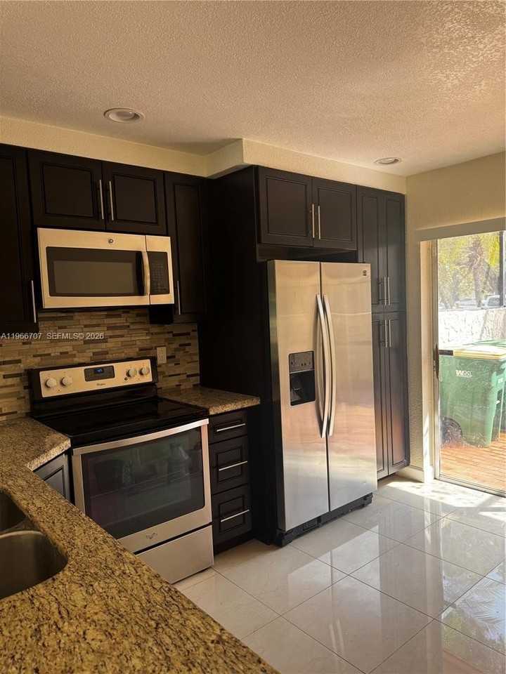 9905 Nw 66th St #D21 - Photo 5 of 20