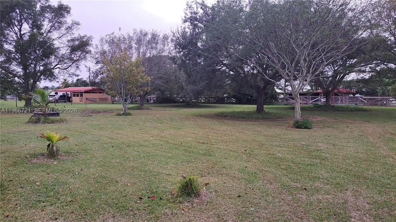 23700 Sw 207th Ave - Photo 5 of 24