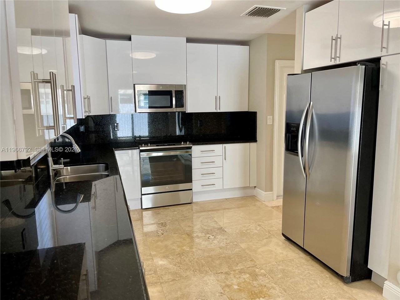 3191 Ohio St - Photo 2 of 29