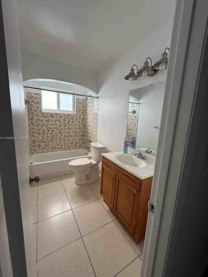 9501 Sw 62nd St - Photo 7 of 14