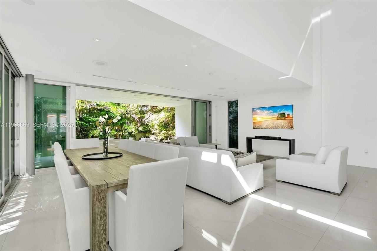 7830 Atlantic Way - Photo 7 of 34