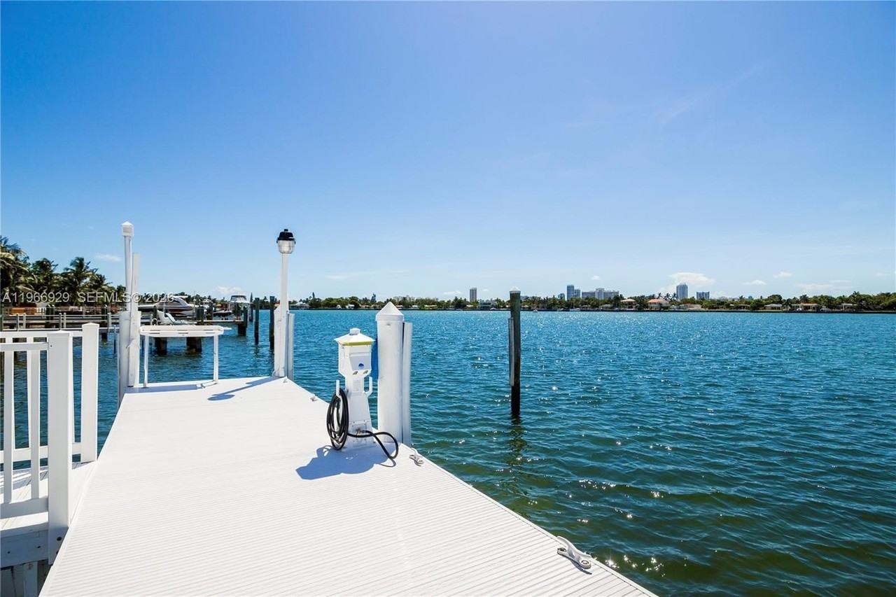 1400 Stillwater Dr - Photo 3 of 25