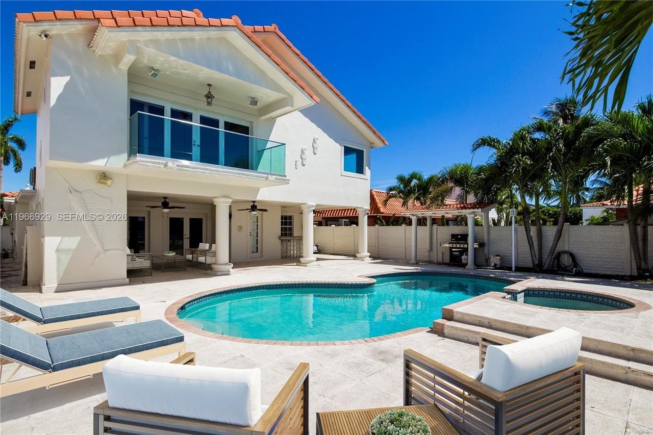 1400 Stillwater Dr - Photo 4 of 25