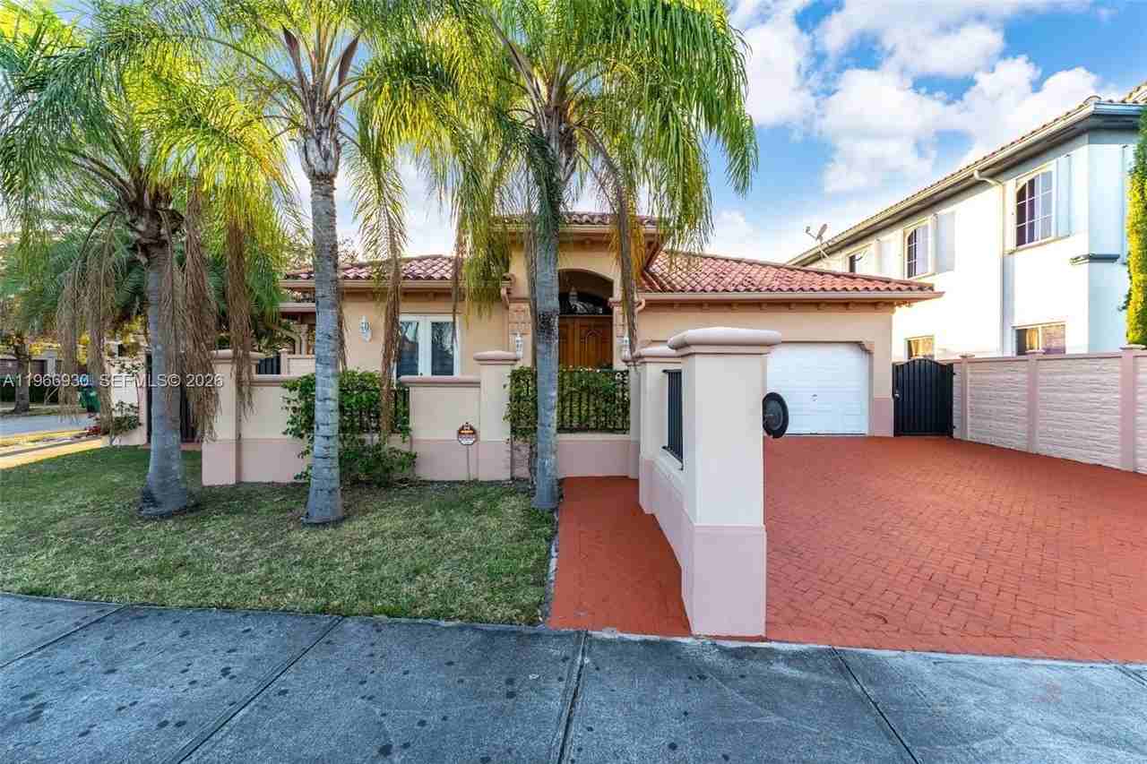 2280 Sw 152nd Pl #0 - Photo 3 of 50