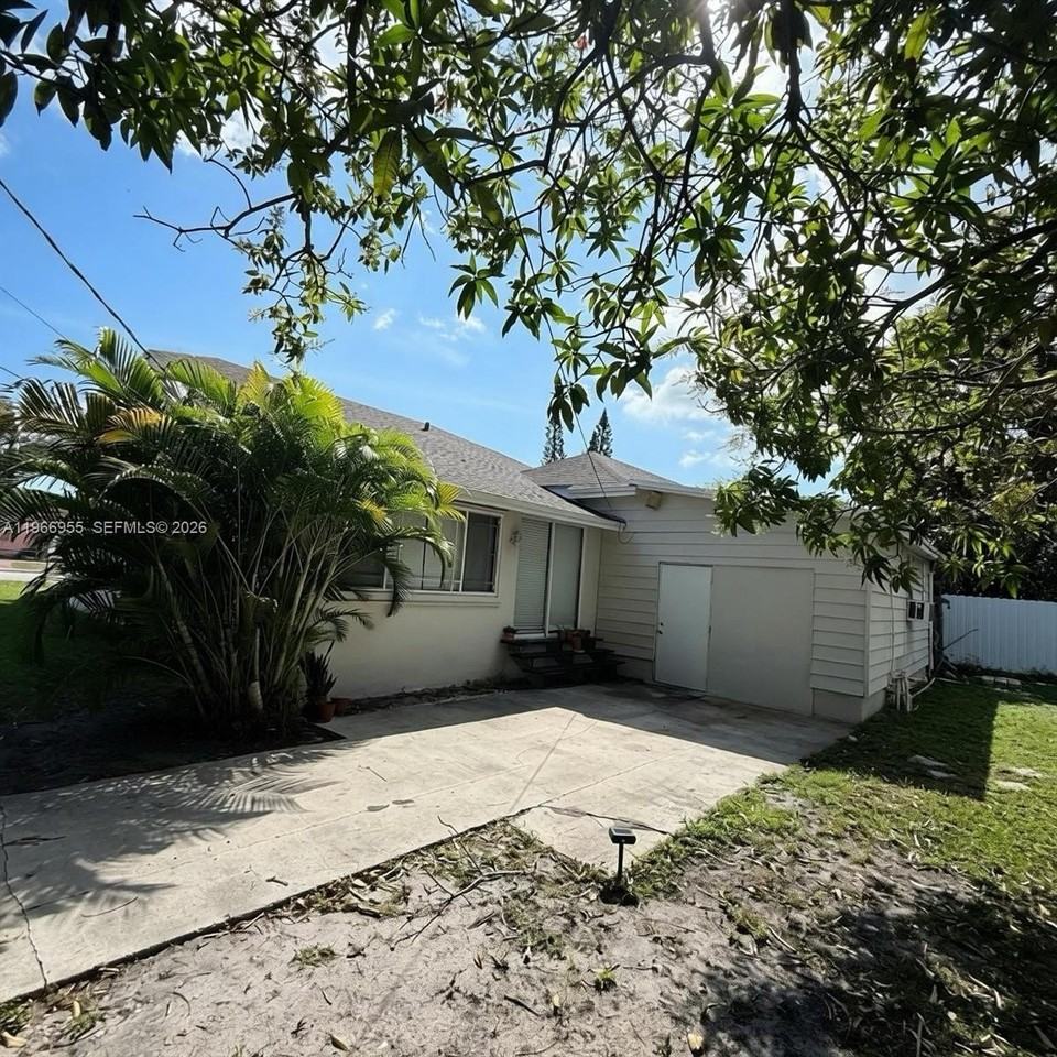 12680 Ne 3rd Ave #12680 - Photo 3 of 17