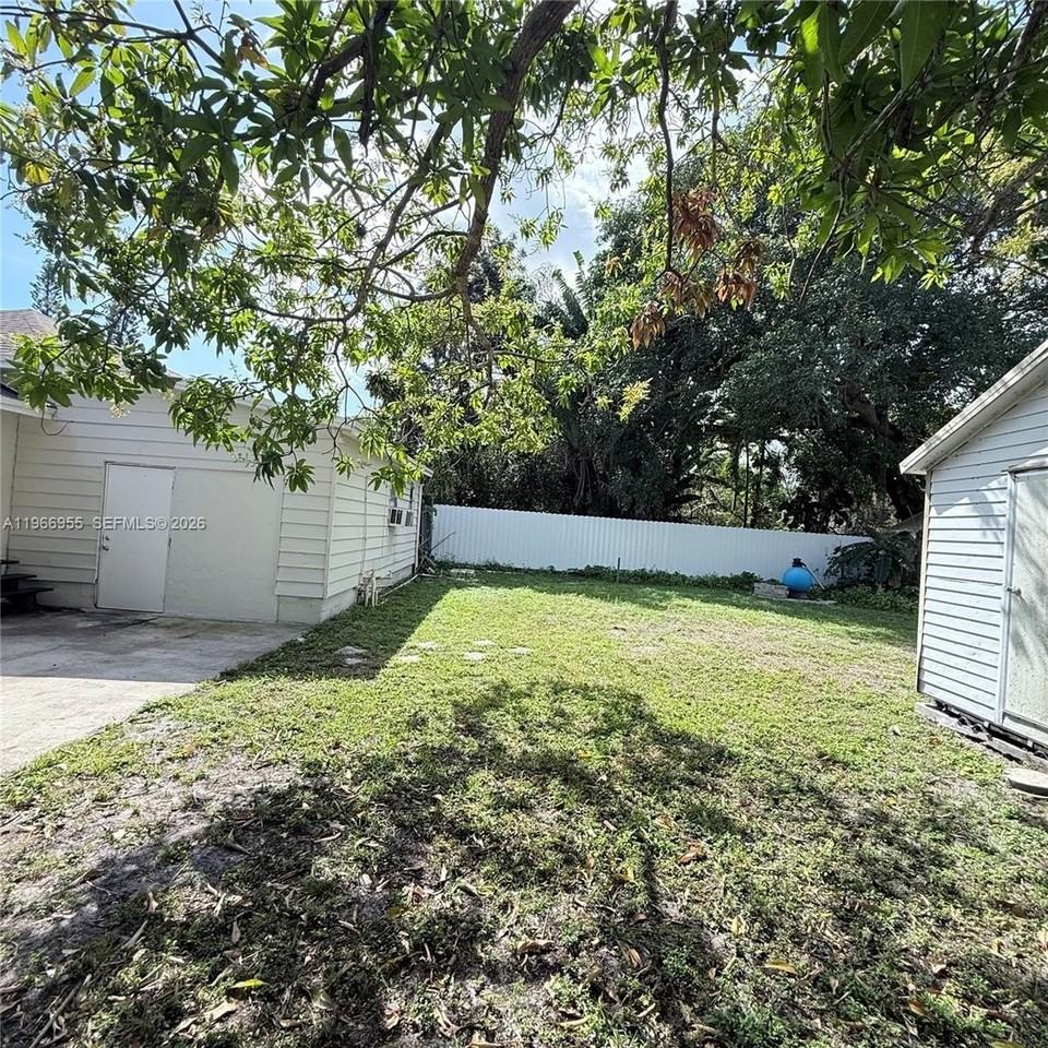 12680 Ne 3rd Ave #12680 - Photo 4 of 17