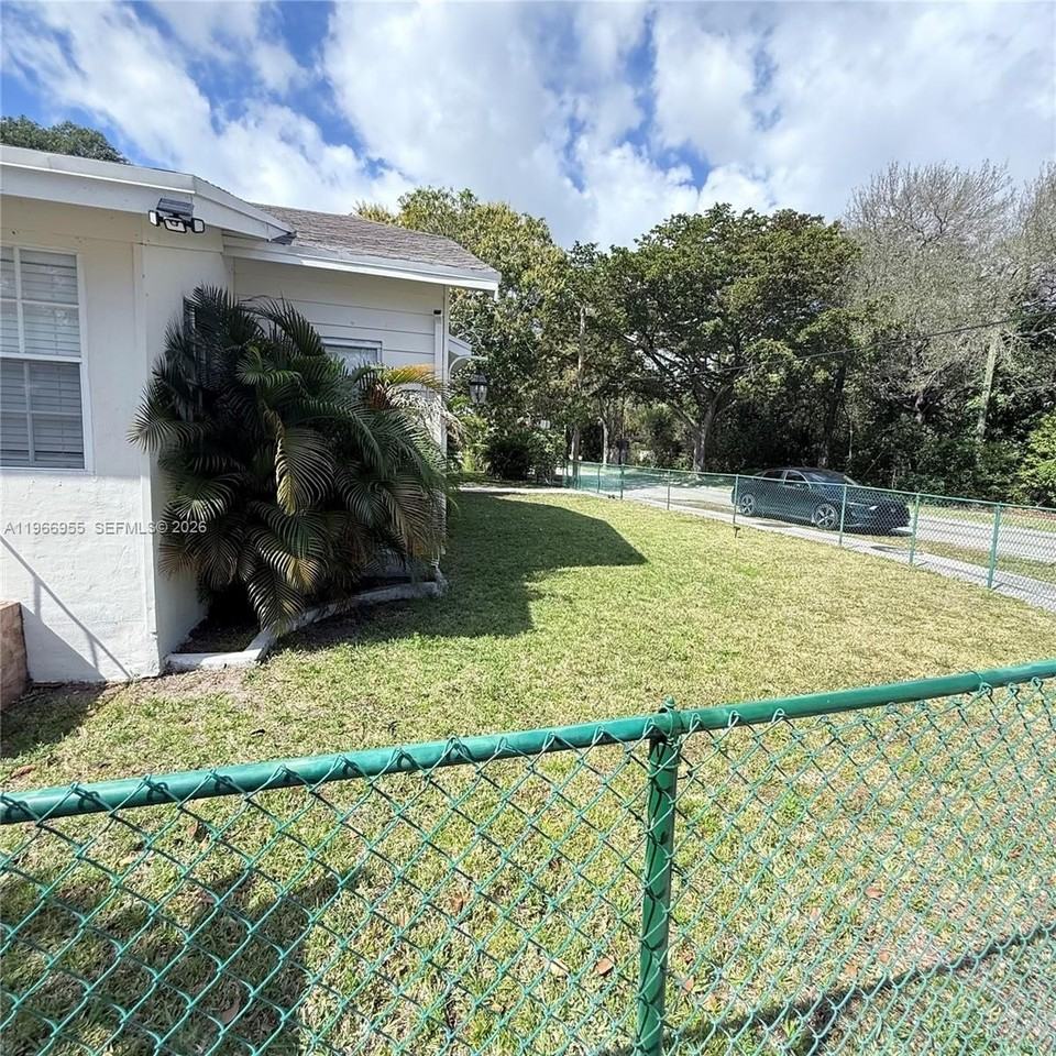 12680 Ne 3rd Ave #12680 - Photo 5 of 17