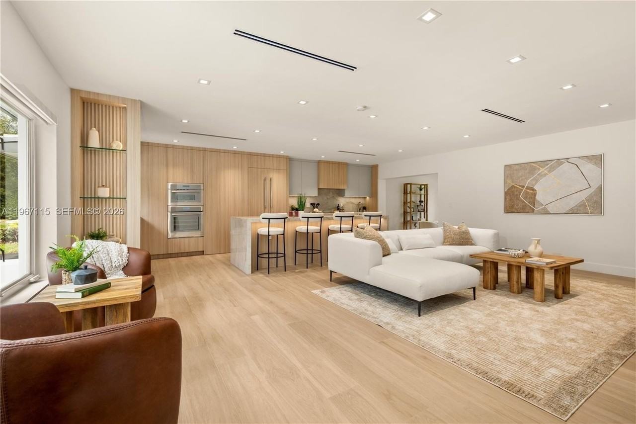 6011 Maynada St - Photo 2 of 36