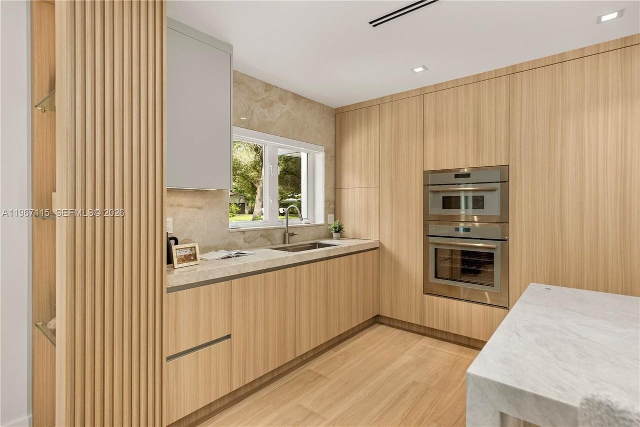 6011 Maynada St - Photo 6 of 36