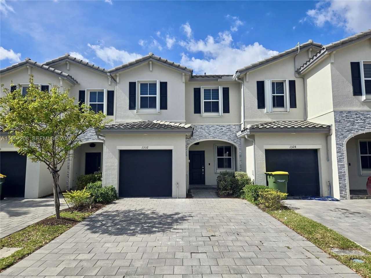 1332 Se 26th Ter - Photo 3 of 26