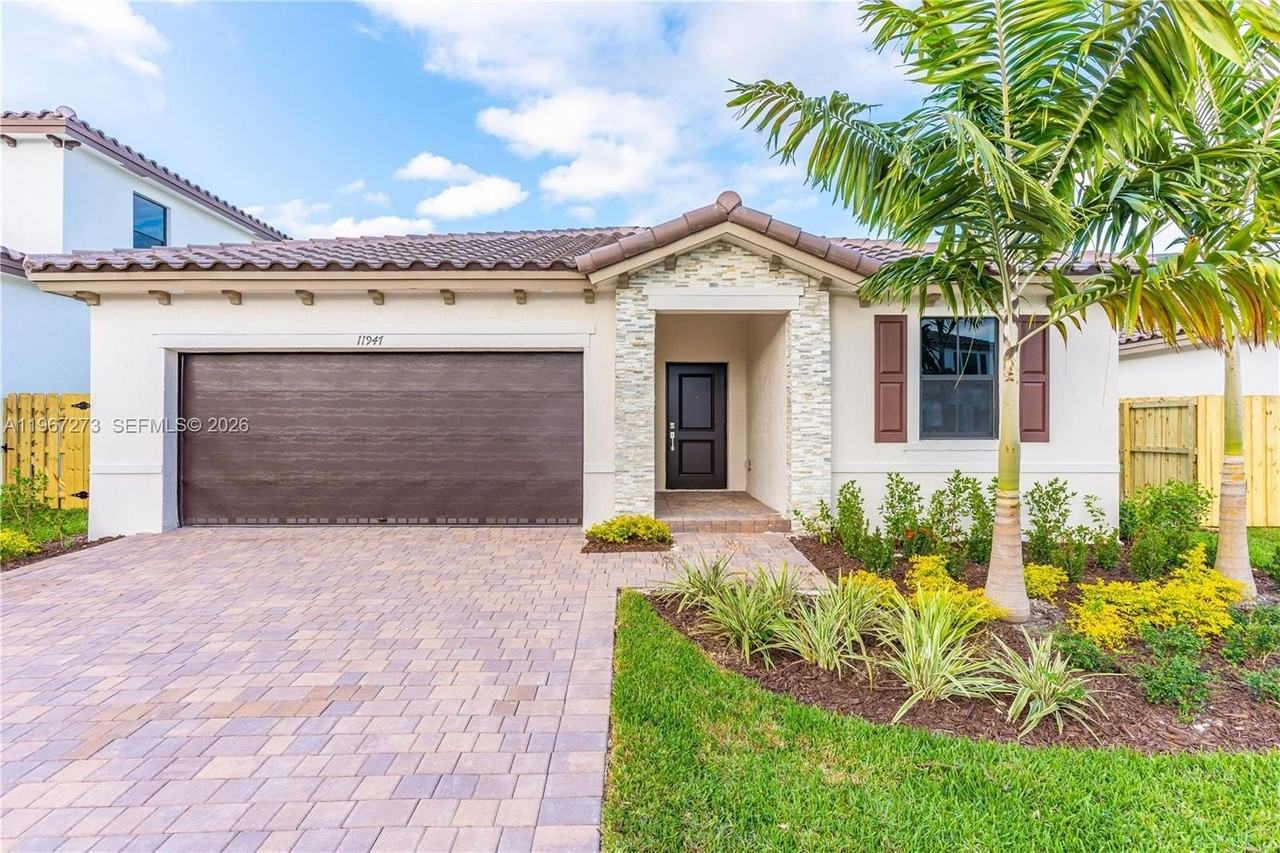 11947 Sw 241st Ter #0 - Photo 2 of 35