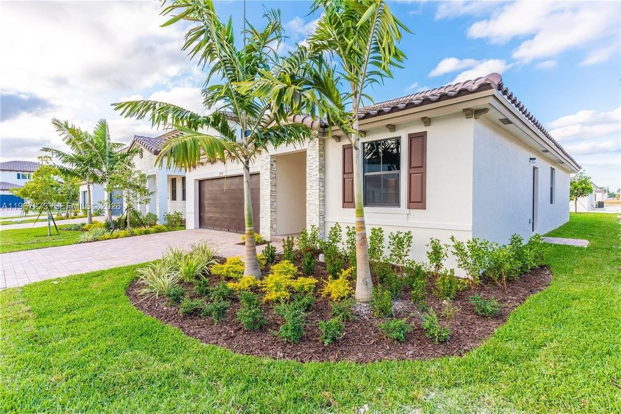 11947 Sw 241st Ter #0 - Photo 3 of 35