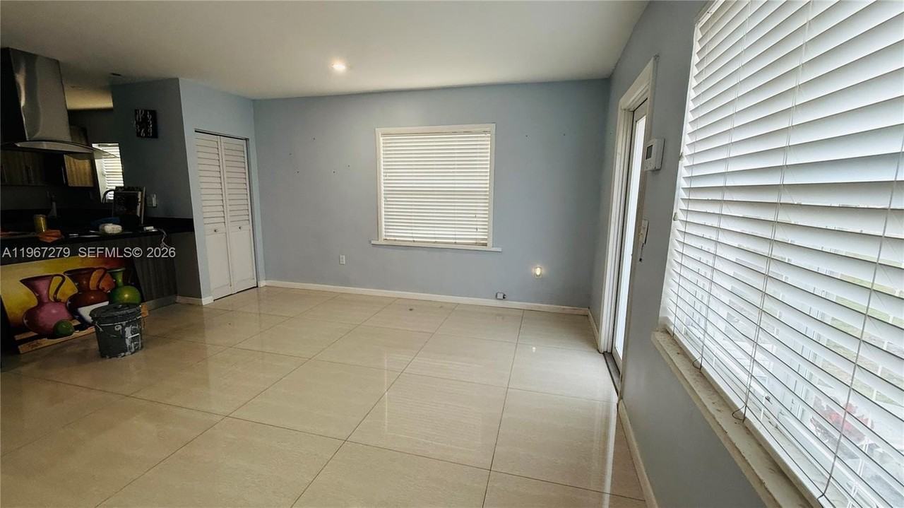 2318 Washington St - Photo 5 of 29