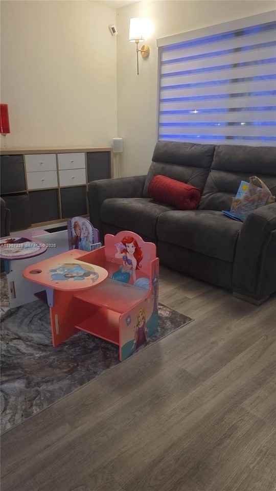 1711 W 58th St #B30 - Photo 5 of 13