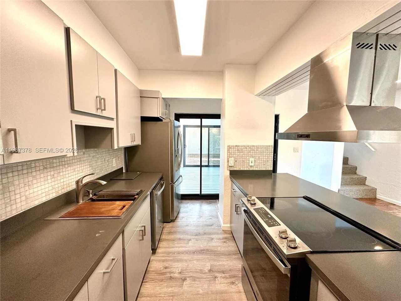 3147 Jackson Ave #3147 - Photo 5 of 46