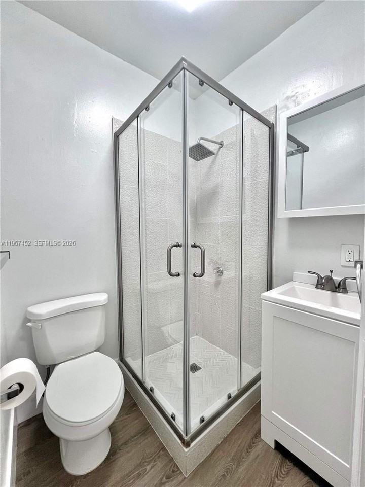 611 W 50th Pl #2 - Photo 3 of 8