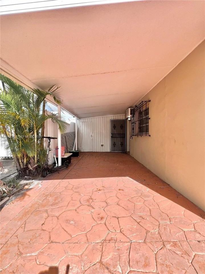 611 W 50th Pl #2 - Photo 6 of 8