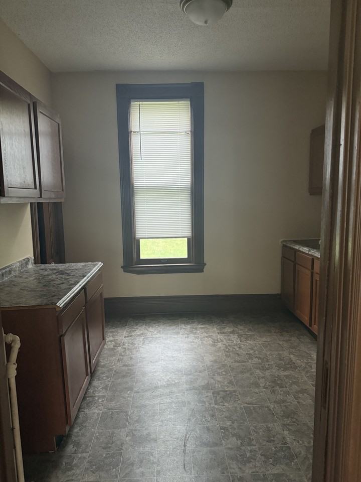 694 Sims Ave #1 - Photo 4 of 9