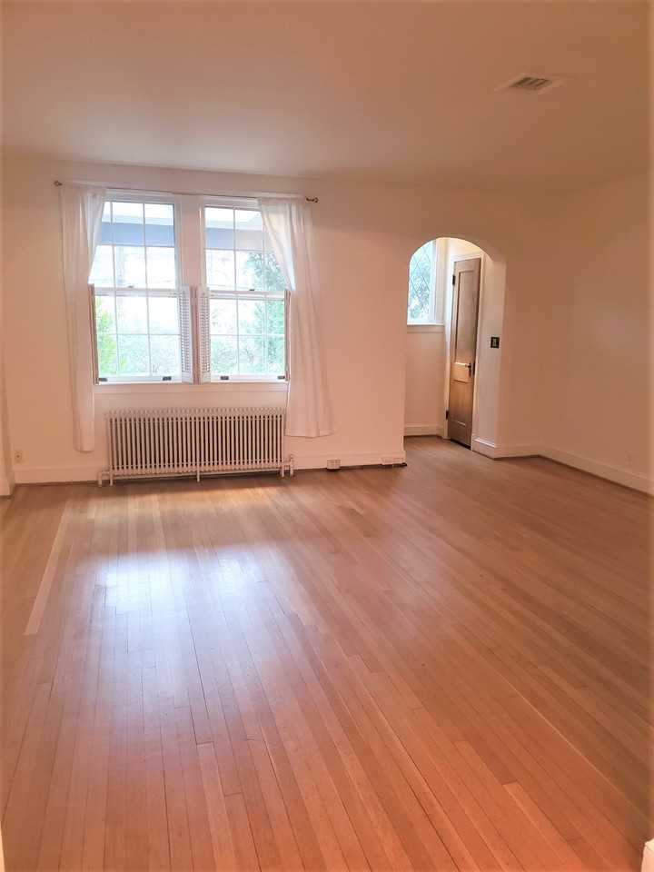 3829 Calvert St Nw #1 - Photo 3 of 21