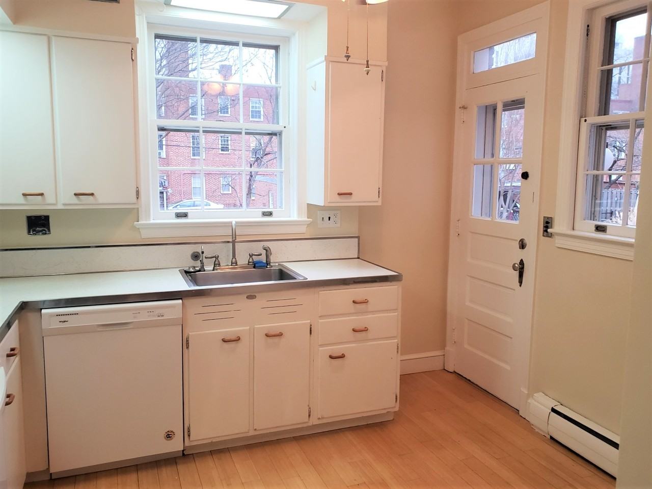 3829 Calvert St Nw #1 - Photo 7 of 21