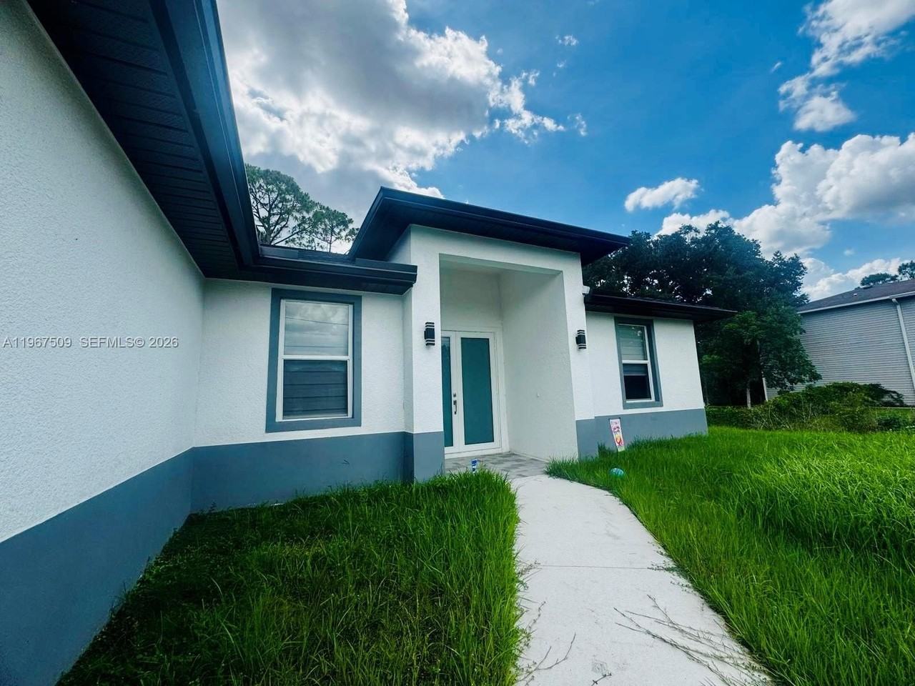 1731 Unice Ave N - Photo 4 of 50