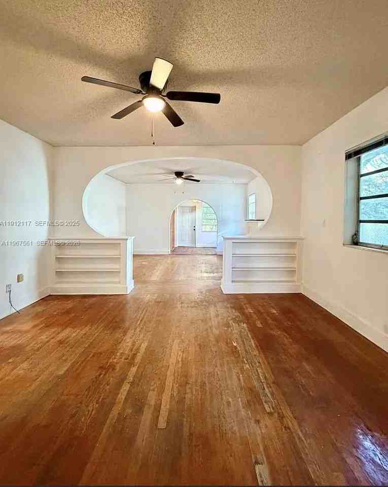 445 Sw 24th Rd - Photo 2 of 15