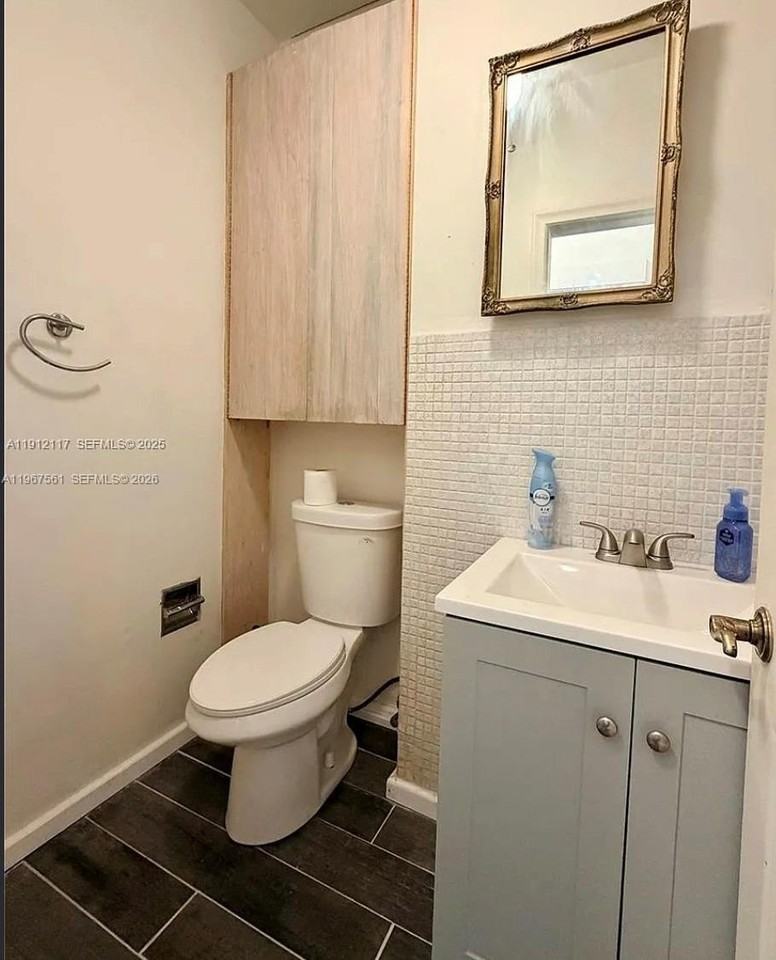 445 Sw 24th Rd - Photo 5 of 15