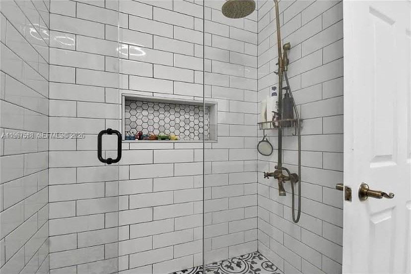 985 Ne 33rd Ter #201 - Photo 6 of 11