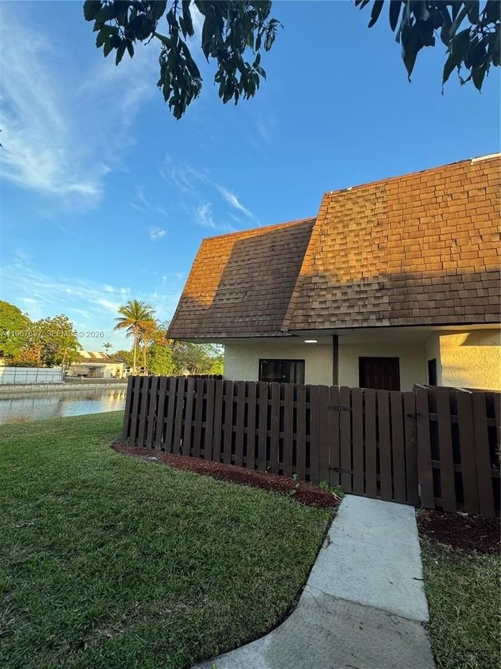 129 San Remo Blvd #129 - Photo 3 of 23