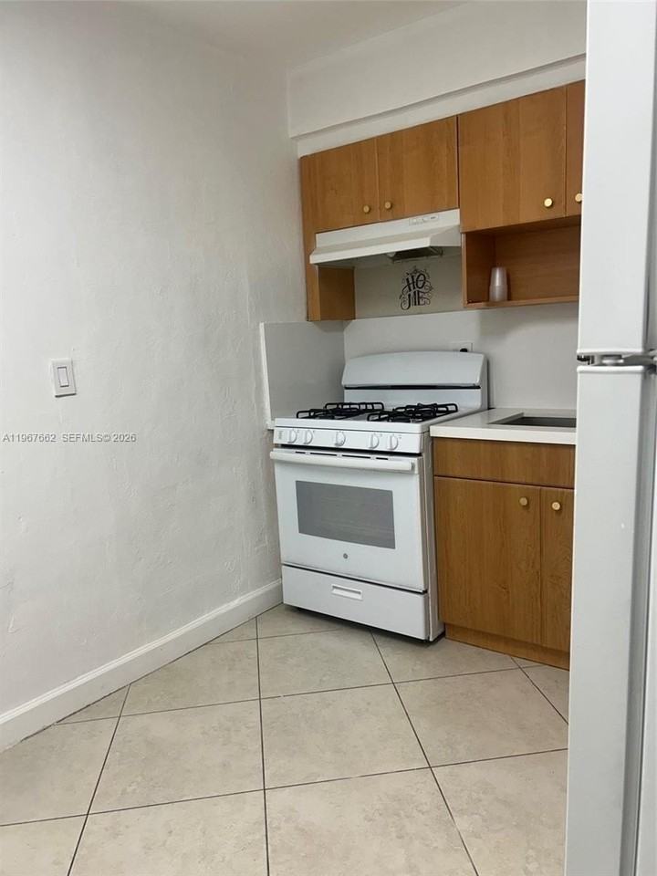 1928 N 20th Ave #1928 - Photo 3 of 13