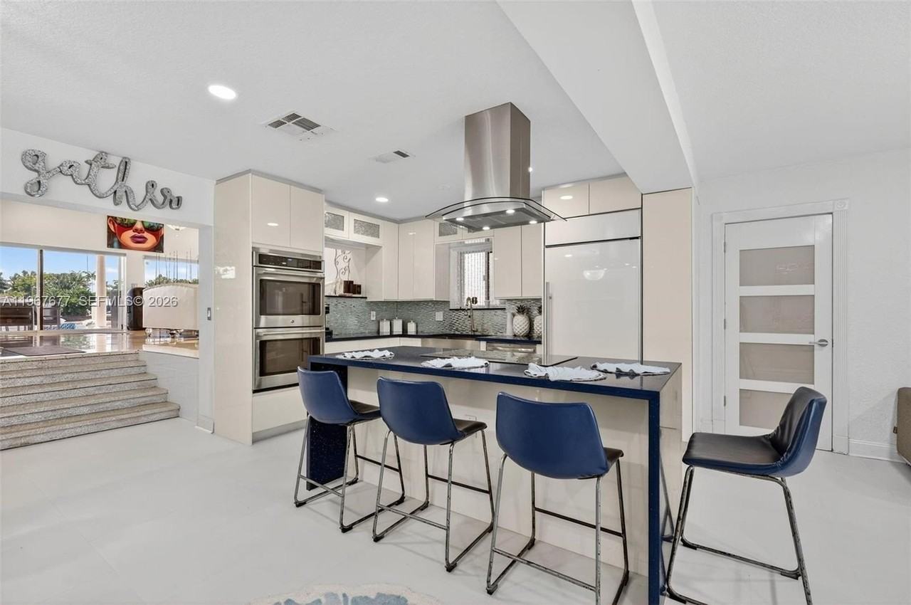 317 S Riverside Dr #0 - Photo 4 of 25