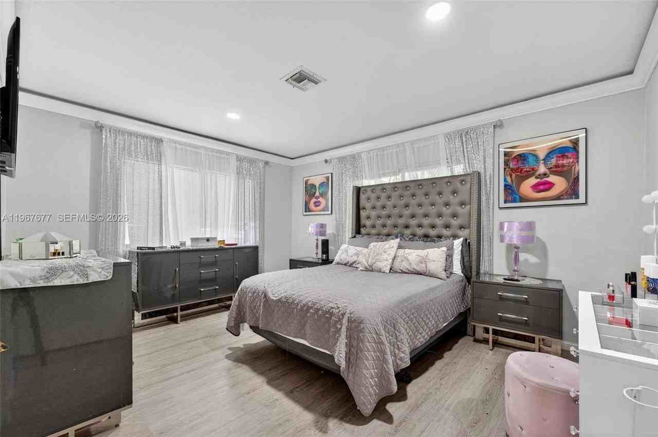 317 S Riverside Dr #0 - Photo 5 of 25