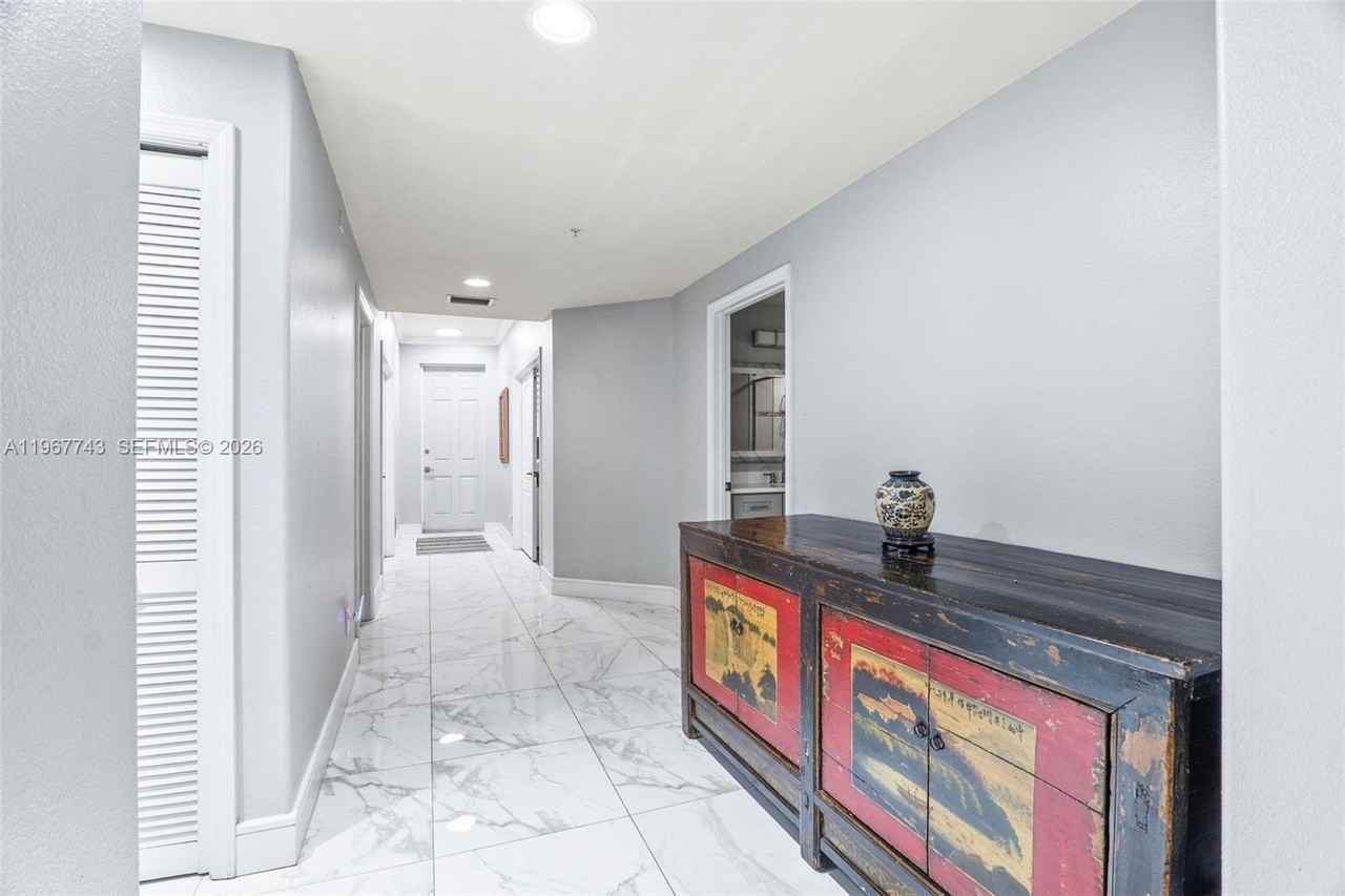 601 N Miramar Ave #107 - Photo 5 of 20