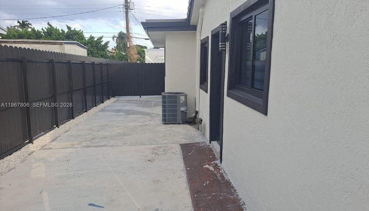 4055 Sw 103rd Ave #0 - Photo 2 of 9