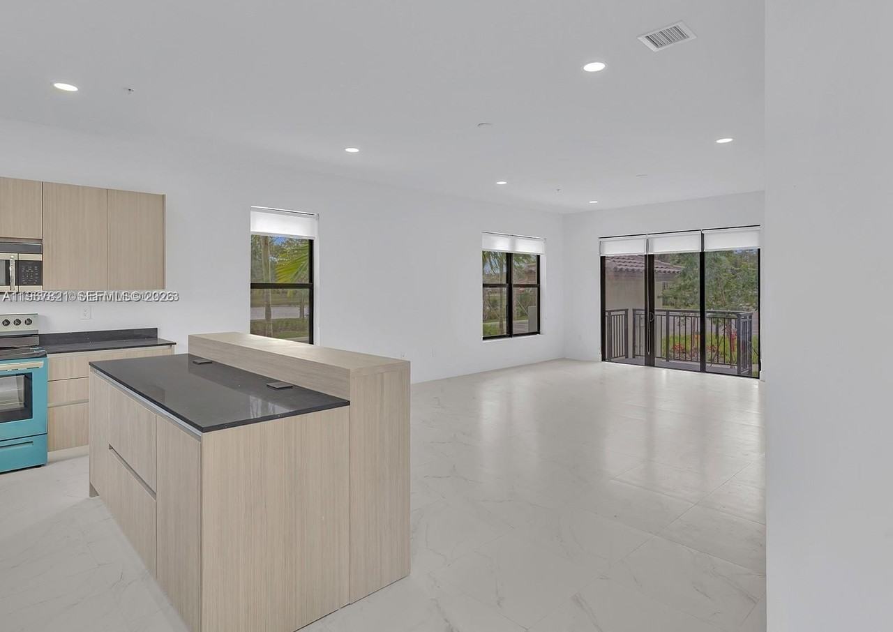 6130 Sw 36th Ct #8 - Photo 4 of 40