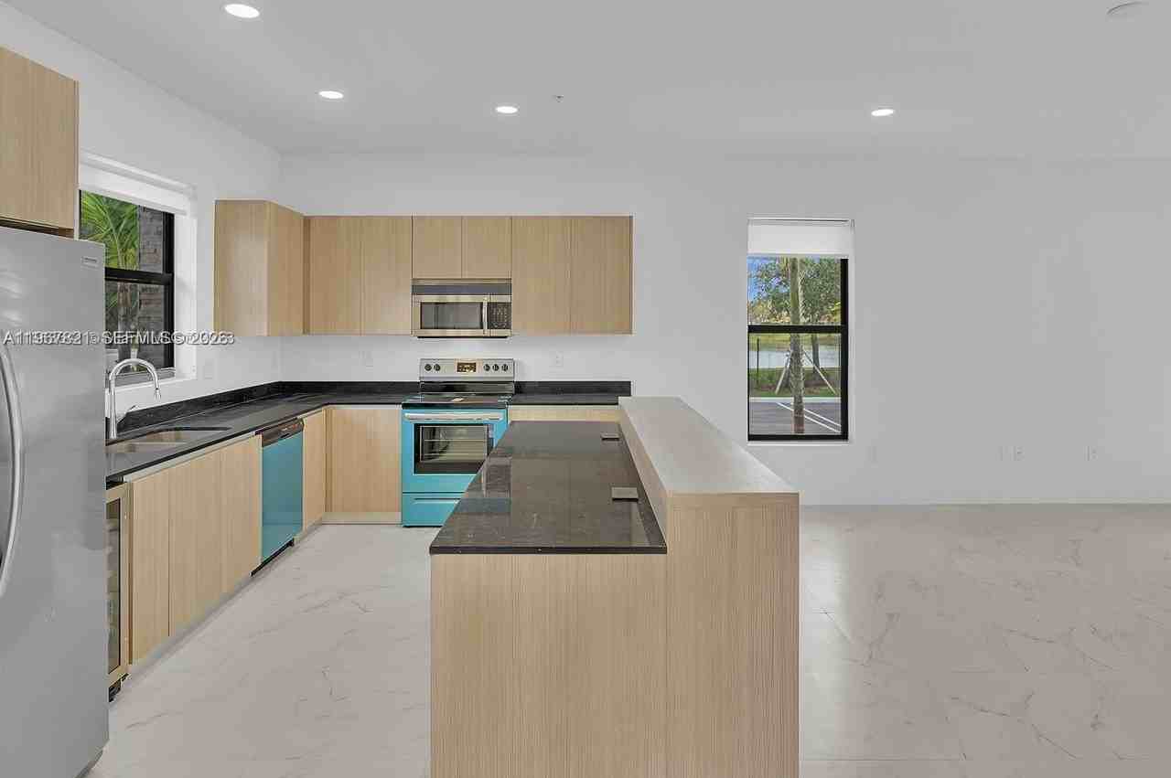 6130 Sw 36th Ct #8 - Photo 5 of 40